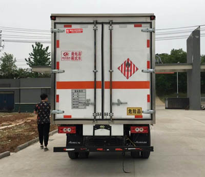 福田5.1米(6.7噸)易燃固體廂式車