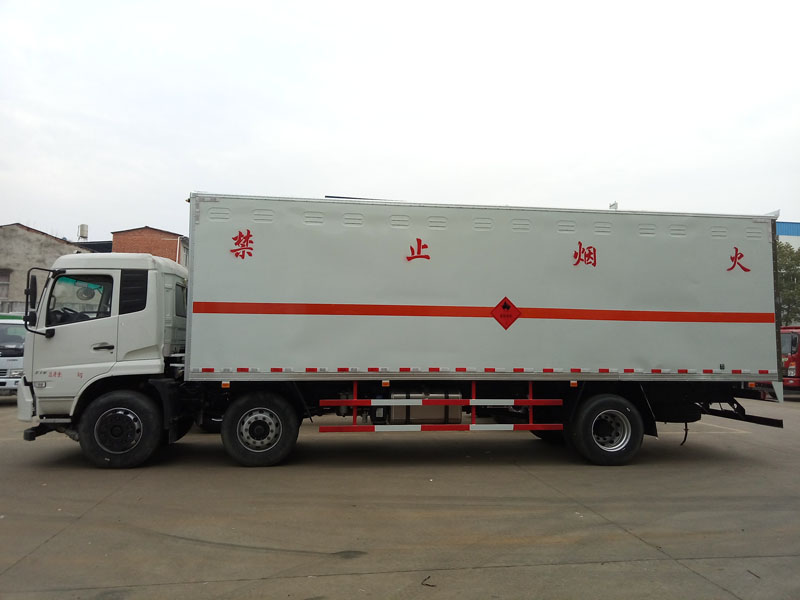 東風天錦8.6米(14.8噸)液體廂式車