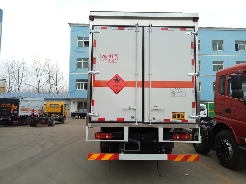 東風天錦8.6米(14.8噸)液體廂式車