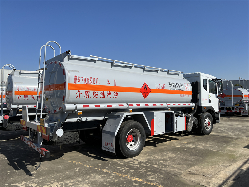 東風D9油罐車12.7方