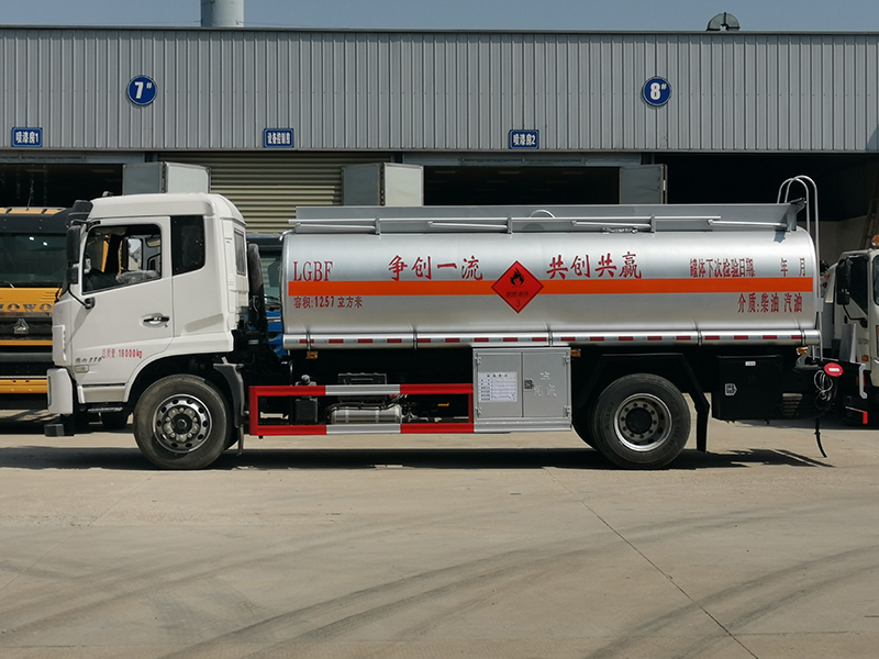 東風錦程10噸運油車