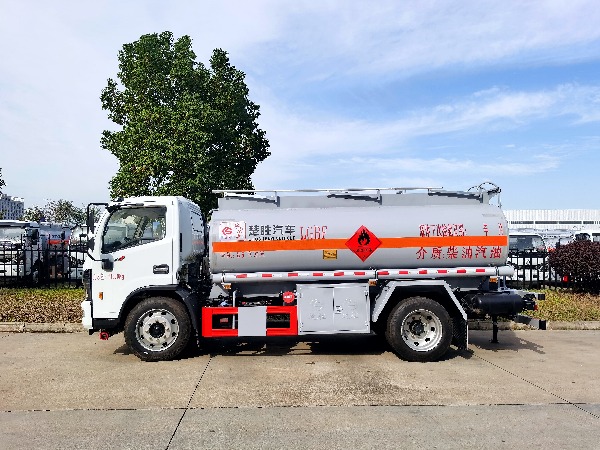 東風8噸油罐車